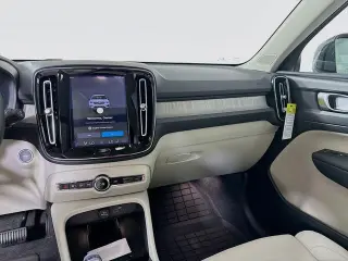 Volvo XC40 2026 AWD B5 Plus 4dr SUV