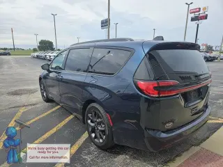Chrysler Pacifica 2023 Touring L 4p Minivan