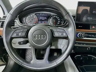 Audi A4 2022 AWD quattro Premium 40 TFSI 4dr Sedán