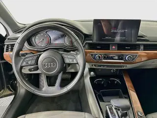 Audi A4 2022 AWD quattro Premium 40 TFSI 4dr Sedán
