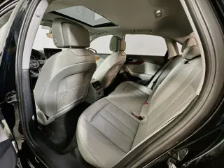 Audi A4 2022 AWD quattro Premium 40 TFSI 4dr Sedán