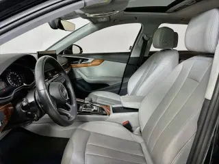 Audi A4 2022 AWD quattro Premium 40 TFSI 4dr Sedán