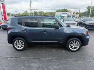 Jeep Renegade 2023 4x4 Latitude 4dr SUV