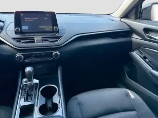 Nissan Altima 2021 2.5 SV 4dr Sedán