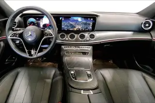 Mercedes-Benz Clase E 2023 tracción total a las cuatro ruedas E 350 4MATIC 4 puertas Sedán