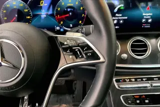 Mercedes-Benz Clase E 2023 tracción total a las cuatro ruedas E 350 4MATIC 4 puertas Sedán