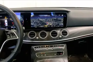 Mercedes-Benz Clase E 2023 tracción total a las cuatro ruedas E 350 4MATIC 4 puertas Sedán