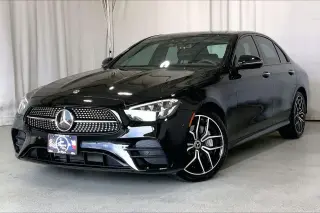 Mercedes-Benz Clase E 2023 tracción total a las cuatro ruedas E 350 4MATIC 4 puertas Sedán