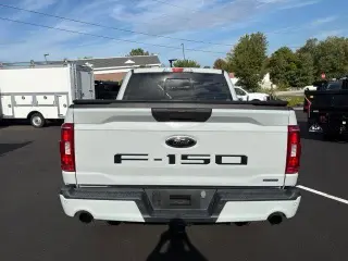 Ford F-150 2023 4x4 XLT 4puertas SuperCrew cama de 2 metros