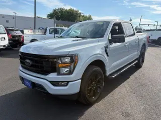 Ford F-150 2023 4x4 XLT 4puertas SuperCrew cama de 2 metros
