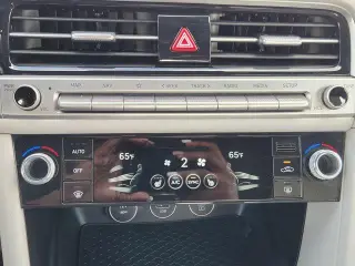 Genesis G70 2025 2.5T Standard 4dr Sedán