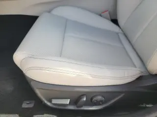Genesis G70 2025 2.5T Standard 4dr Sedán