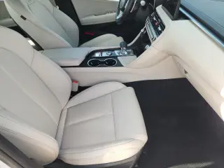 Genesis G70 2025 2.5T Standard 4dr Sedán