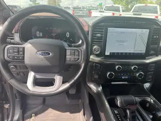 Ford F-150 2023 4x4 Lariat 4dr SuperCrew 5.5 ft. SB