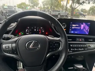 Lexus ES 350 2023 F SPORT Handling 4dr Sedán