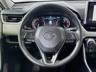 Toyota RAV4 2023 XLE Premium 4dr SUV