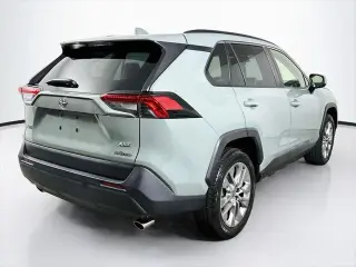 Toyota RAV4 2023 XLE Premium 4dr SUV