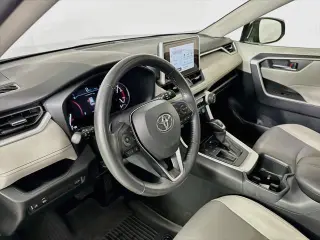 Toyota RAV4 2023 XLE Premium 4dr SUV