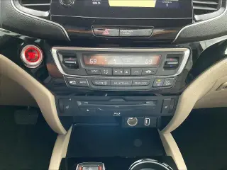 Honda Pilot 2022 Touring 4dr SUV con Sillas de Capitán en la Parte Trasera