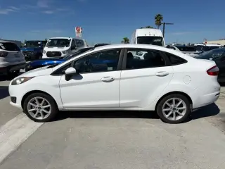 Ford Fiesta 2019 SE 4dr Sedán
