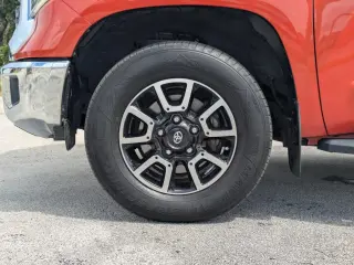 Toyota Tundra 2018 4x2 SR5 4dr CrewMax Cab Pickup SB (5.7L V8)