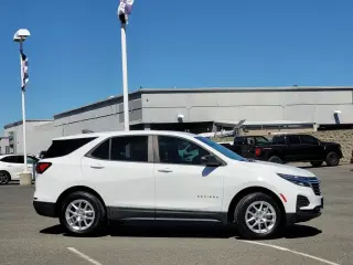 Chevrolet Equinox 2022 4x4 LS 4dr SUV w/1LS