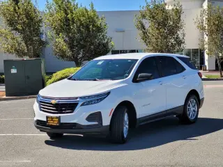 Chevrolet Equinox 2022 4x4 LS 4dr SUV w/1LS