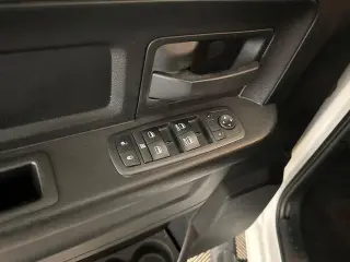 Ram 1500 2018 4x2 Express 4dr Crew Cab 5.5 ft. SB Pickup