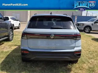 Volkswagen Taos 2025 SE Black 4dr SUV