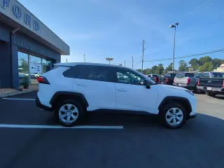 Toyota RAV4 2024 LE 4dr SUV