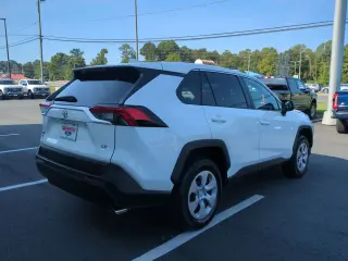 Toyota RAV4 2024 LE 4dr SUV