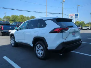 Toyota RAV4 2024 LE 4dr SUV