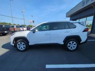 Toyota RAV4 2024 LE 4dr SUV