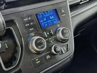 Toyota Sienna 2015 SE 8-Pasajeros 4dr Mini-Van