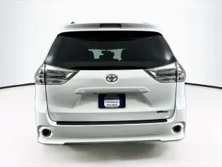 Toyota Sienna 2015 SE 8-Pasajeros 4dr Mini-Van