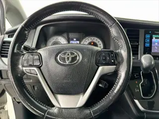 Toyota Sienna 2015 SE 8-Pasajeros 4dr Mini-Van