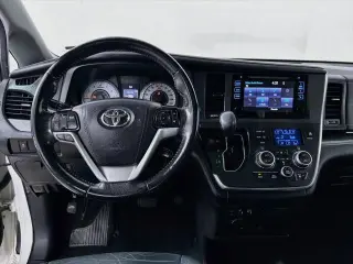 Toyota Sienna 2015 SE 8-Pasajeros 4dr Mini-Van
