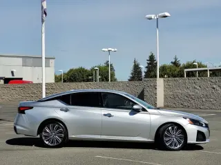 Nissan Altima 2023 2.5 SL 4dr Sed n