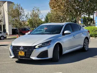 Nissan Altima 2023 2.5 SL 4dr Sed n