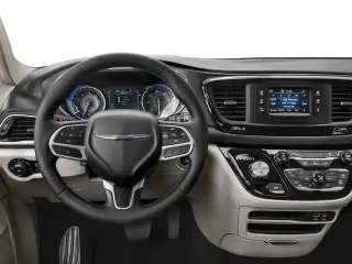 Chrysler Pacifica 2018 Touring L Minivan 4p.