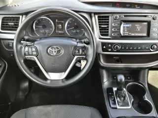 Toyota Highlander 2019 AWD LE 4dr SUV