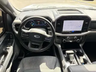 Ford F-150 Lightning 2023 AWD XLT 4p SuperCrew 5.5 ft. SB