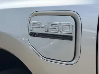 Ford F-150 Lightning 2023 AWD XLT 4p SuperCrew 5.5 ft. SB