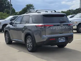 Nissan Pathfinder 2022 SV 4wd SUV