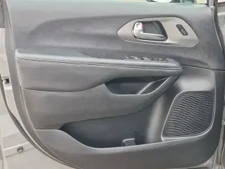 Chrysler Pacifica 2025 Select 4dr Mini-Van