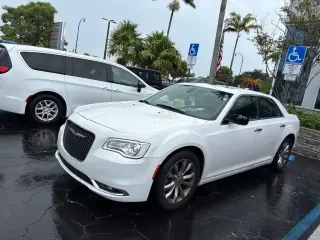 Chrysler 300 2018 AWD Limited 4dr Sedán