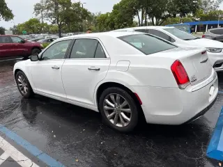 Chrysler 300 2018 AWD Limited 4dr Sedán