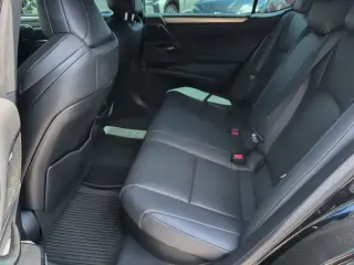 Lexus ES 300h 2024 F SPORT Handling 4dr Sedán