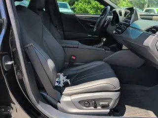 Lexus ES 300h 2024 F SPORT Handling 4dr Sedán