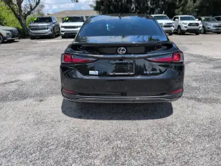 Lexus ES 300h 2024 F SPORT Handling 4dr Sedán